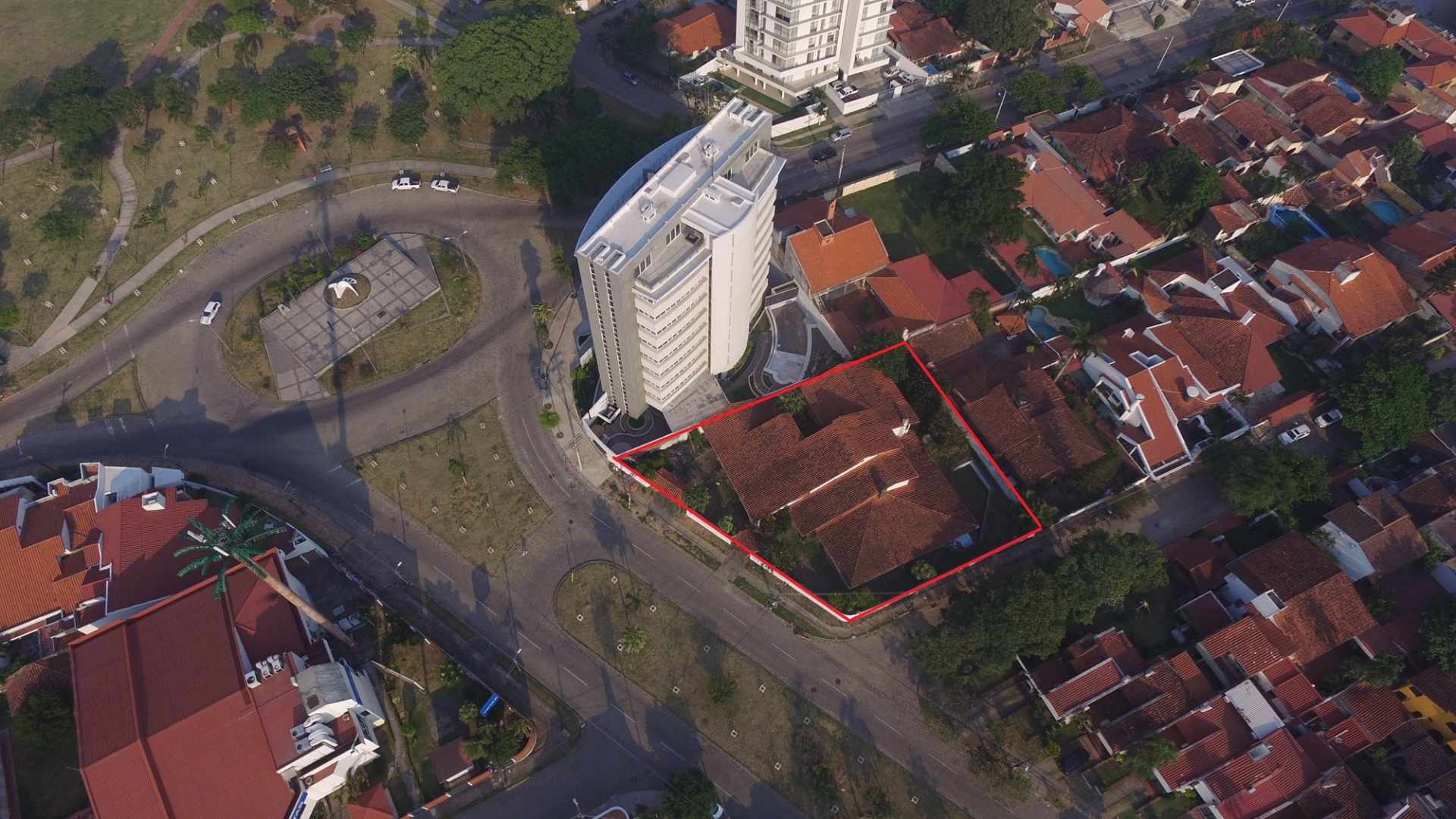 Terreno Barrio Urbari sobre Av. Principales  Foto 5