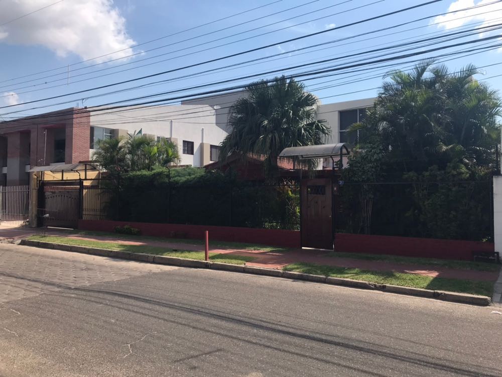 Casa en AlquilerBarrio Sirari Calle Flamboyano  Foto 11