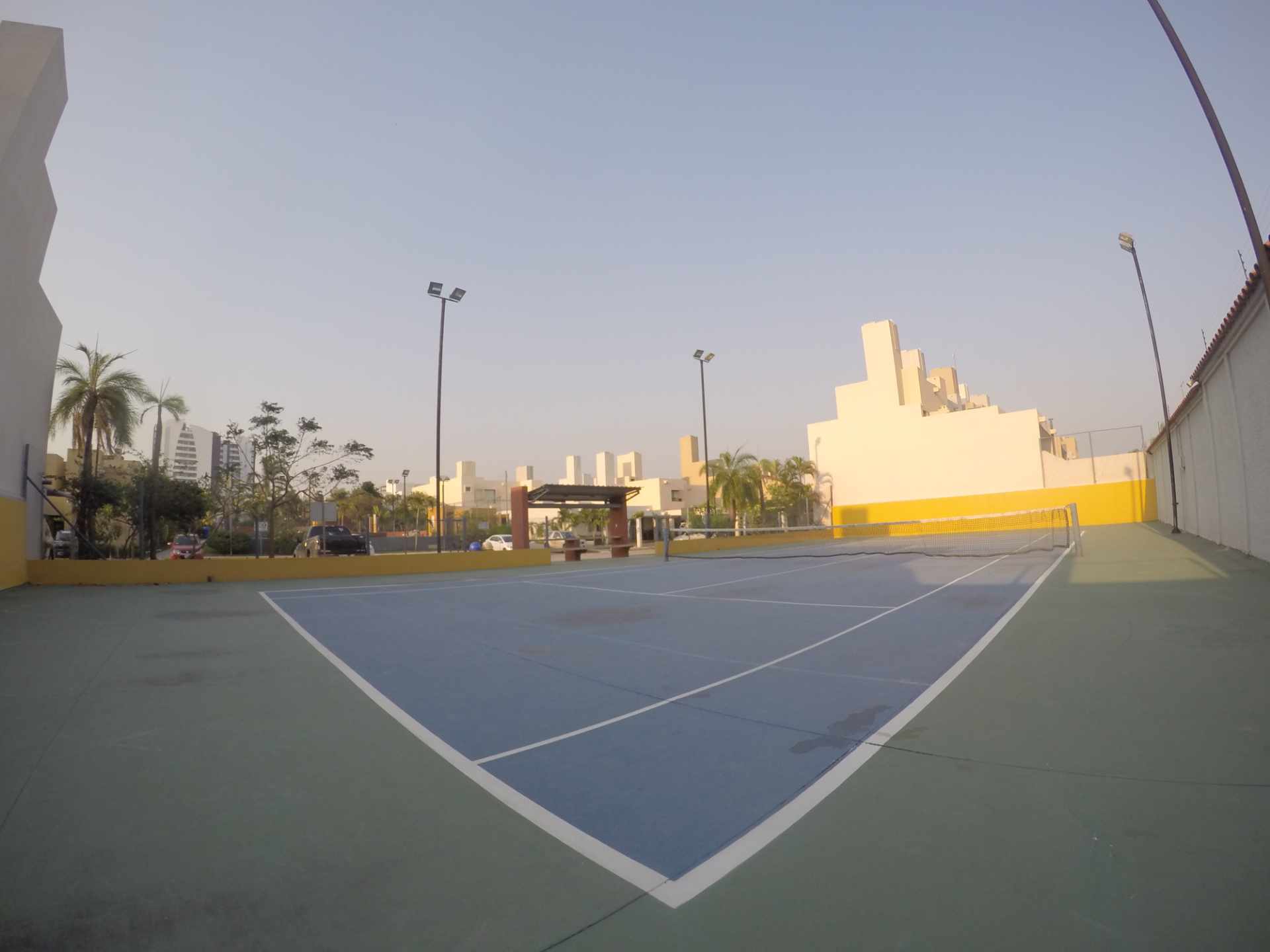 Casa Condominio Ciudad Real [Av. Busch, 3er. Anillo Interno], Penthouse amoblado en alquiler de 3 plantas, 3 dormitorios, dependencias y 2 parqueos techados. [1600$us., expensas incluidas]  Foto 6