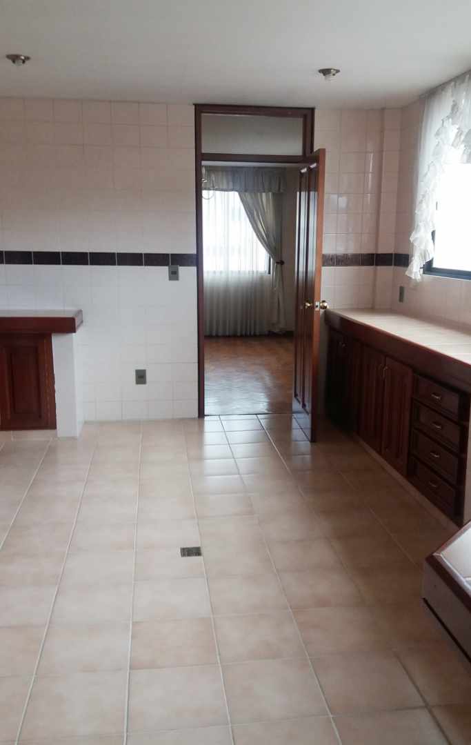 Departamento en Cota Cota en La Paz 3 dormitorios 4 baños 1 parqueos Foto 5