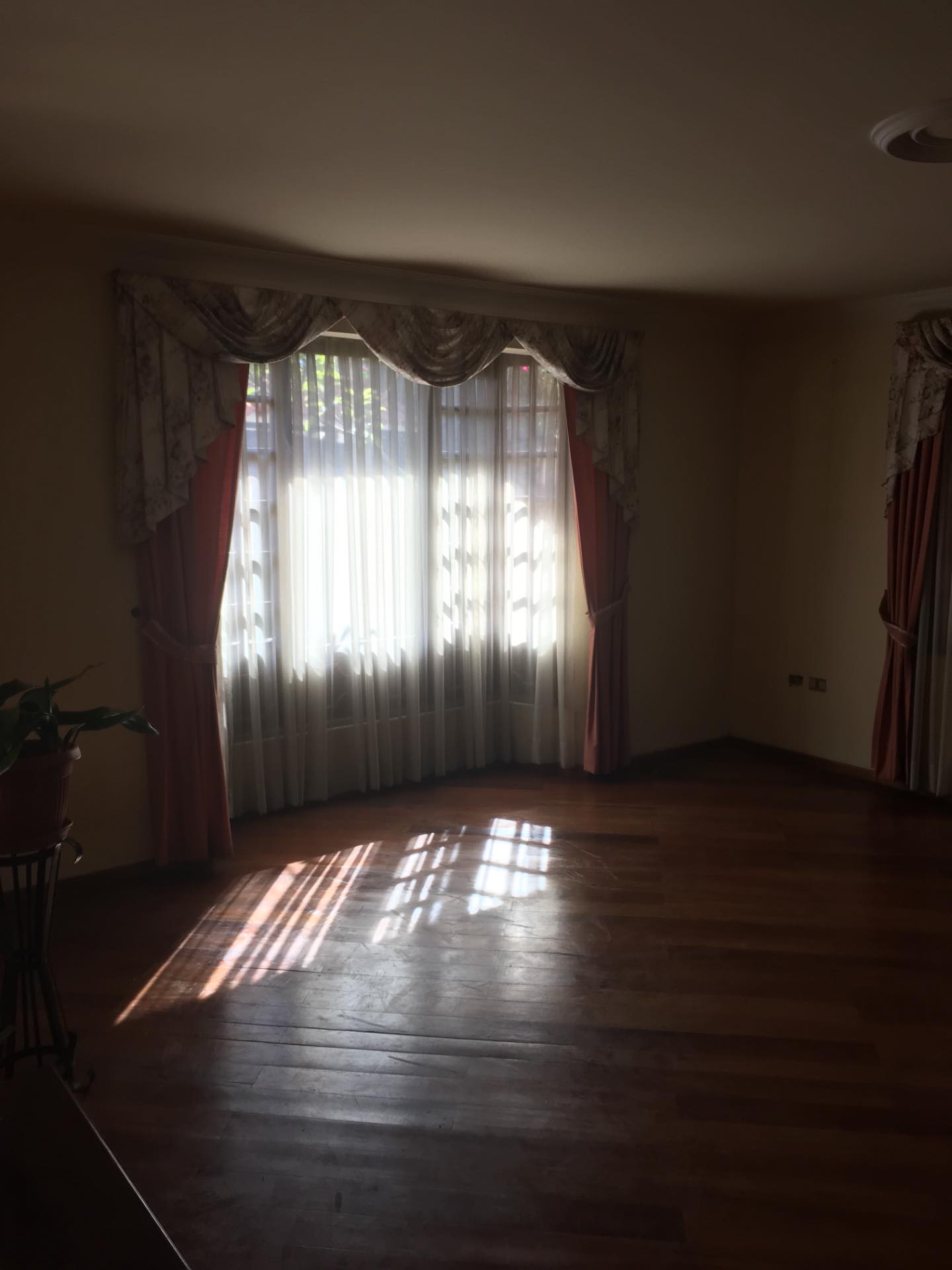 Casa en VentaAv. Villarroel y aniceto padilla 6 dormitorios 5 baños 3 parqueos Foto 11