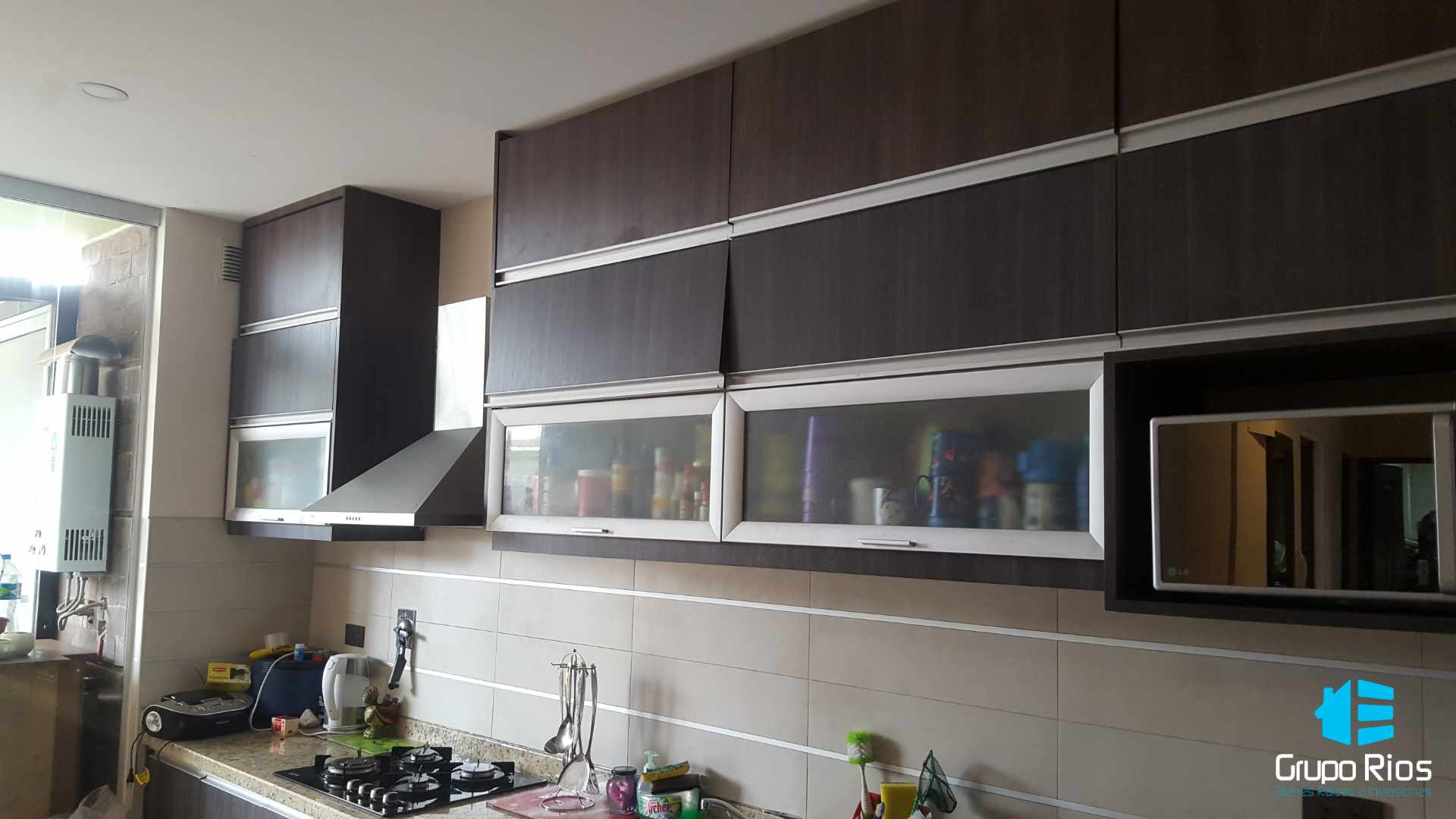 Departamento en VentaCalle irigoyen casi juan de la rosa 3 dormitorios 3 baños 2 parqueos Foto 7