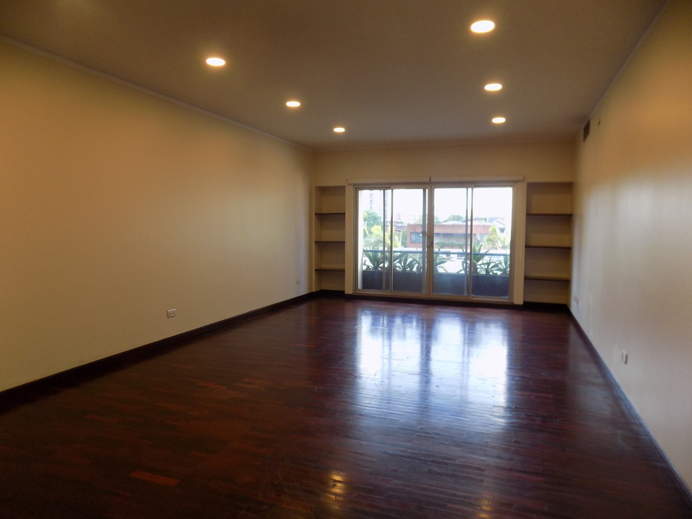 En Alquiler a $us 900 Foto 2