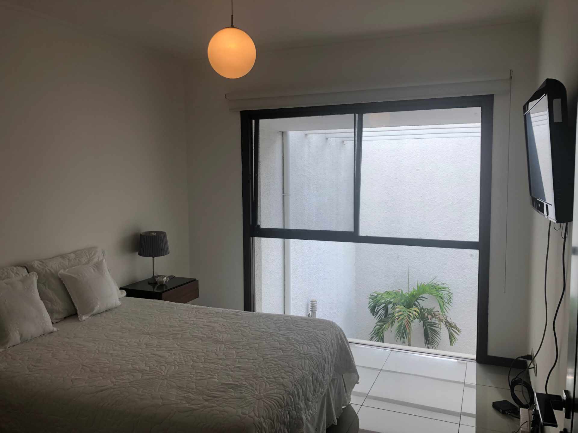 Casa Condominio Ciudad Real [Av. Busch, 3er. Anillo Interno], Penthouse amoblado en alquiler de 3 plantas, 3 dormitorios, dependencias y 2 parqueos techados. [1600$us., expensas incluidas]  Foto 13