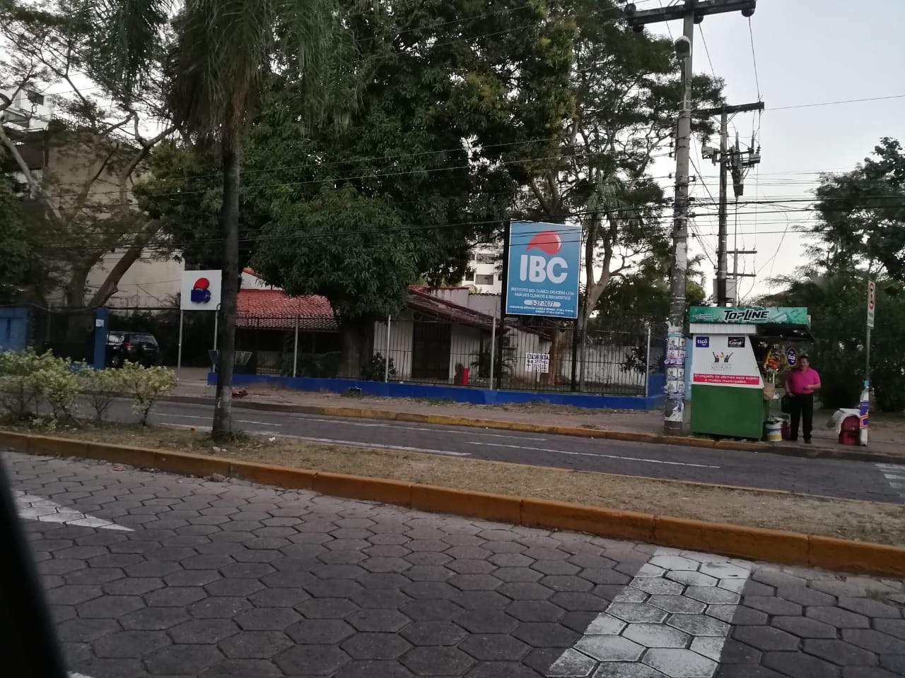 Terreno Avenida Irala esquina Potosí y C. Chavez  Foto 4