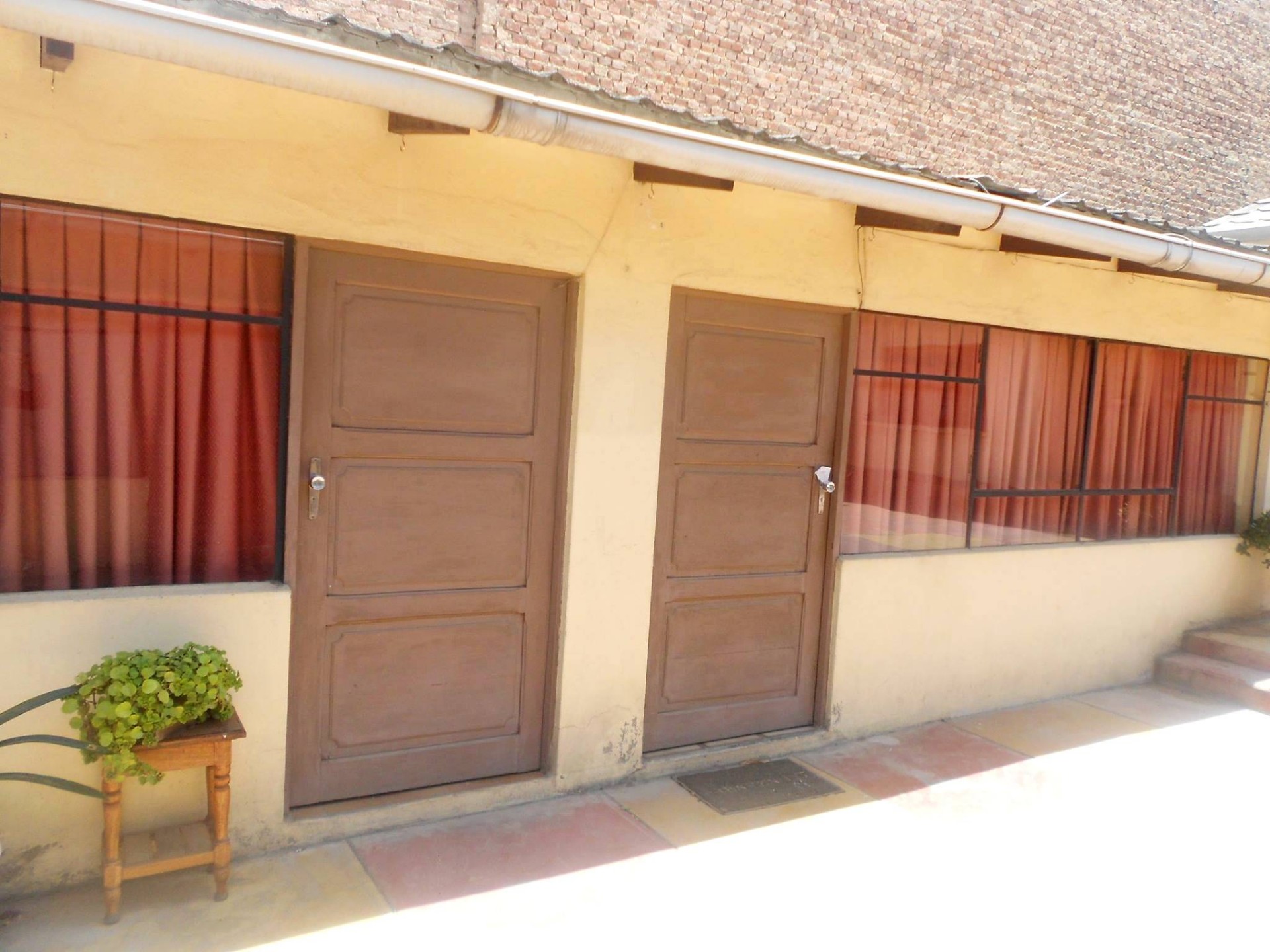 Casa en Las Cuadras en Cochabamba 5 dormitorios 2 baños 10 parqueos Foto 2
