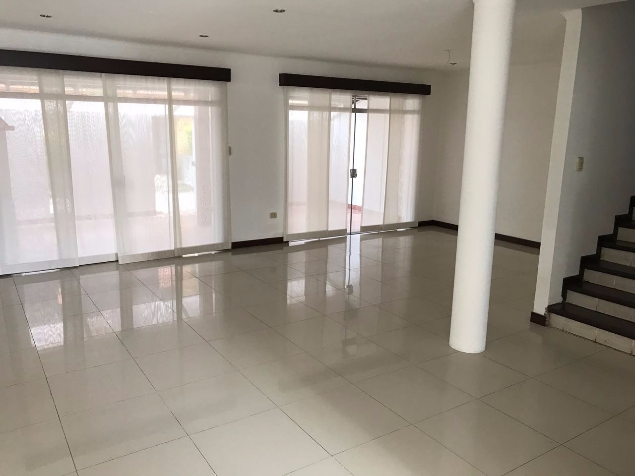 Departamento en Entre 4to y 5to anillo Norte en Santa Cruz de la Sierra 4 dormitorios 5 baños 2 parqueos Foto 6