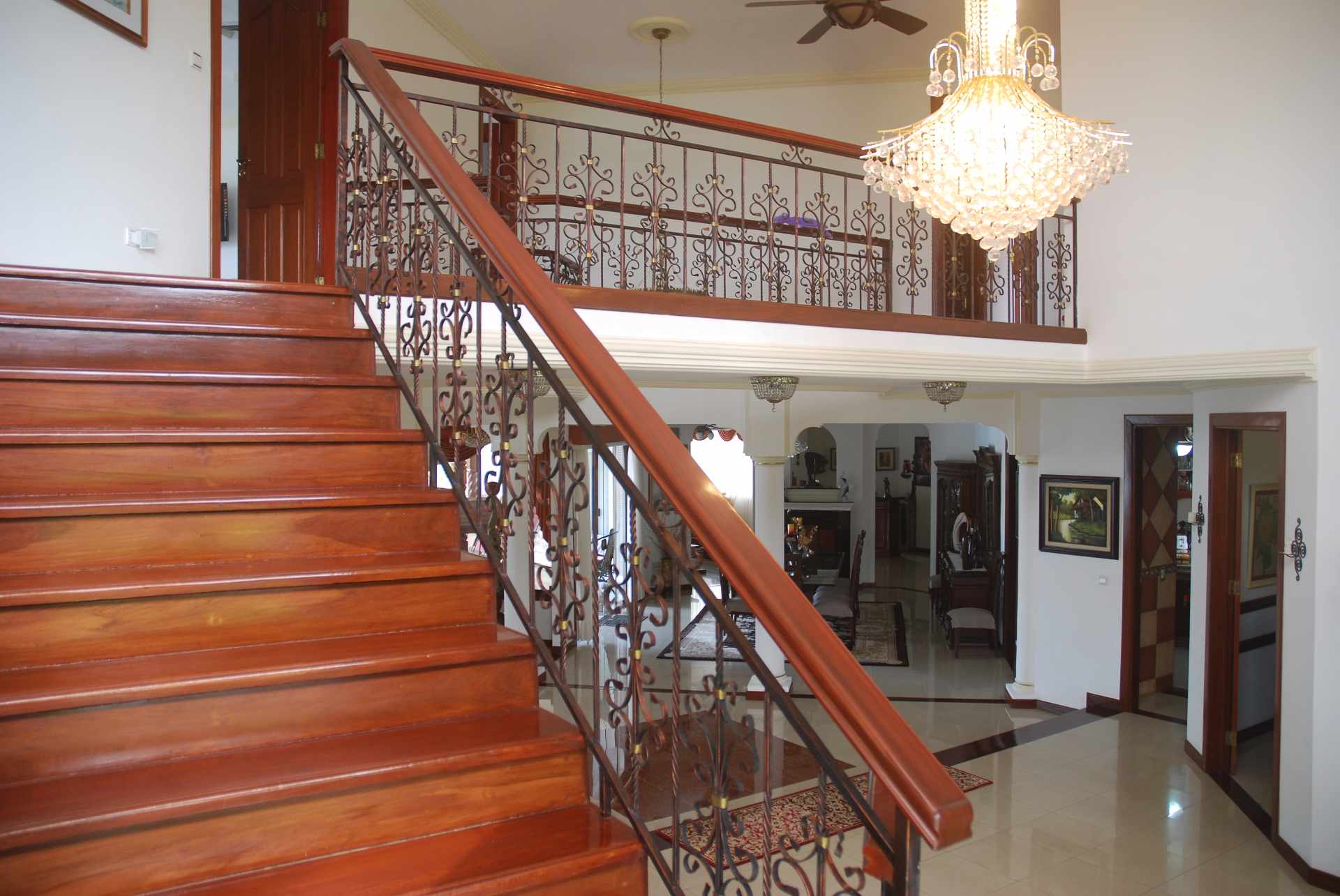 Casa en Venta Cerca km 8,5 Avenida Banzer, 8vo Anillo. 6 dormitorios 8 baños 7 parqueos Foto 17