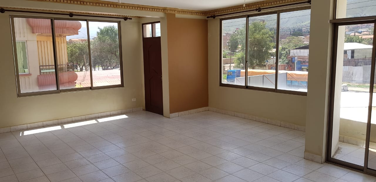 Departamento Av. Villazon km 5.5 acera sud. Sobre la avenida Foto 13