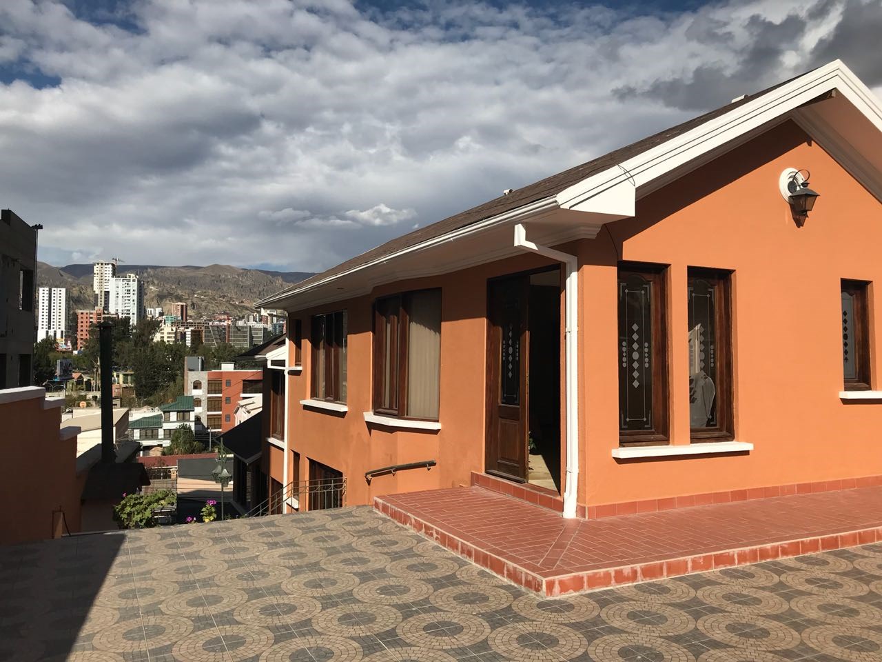 Casa en Seguencoma en La Paz 5 dormitorios 4 baños 2 parqueos Foto 3