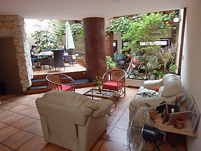 Casa en AnticréticoCalle cayu entre Alemana y Beni
 4 dormitorios 4 baños 3 parqueos Foto 4