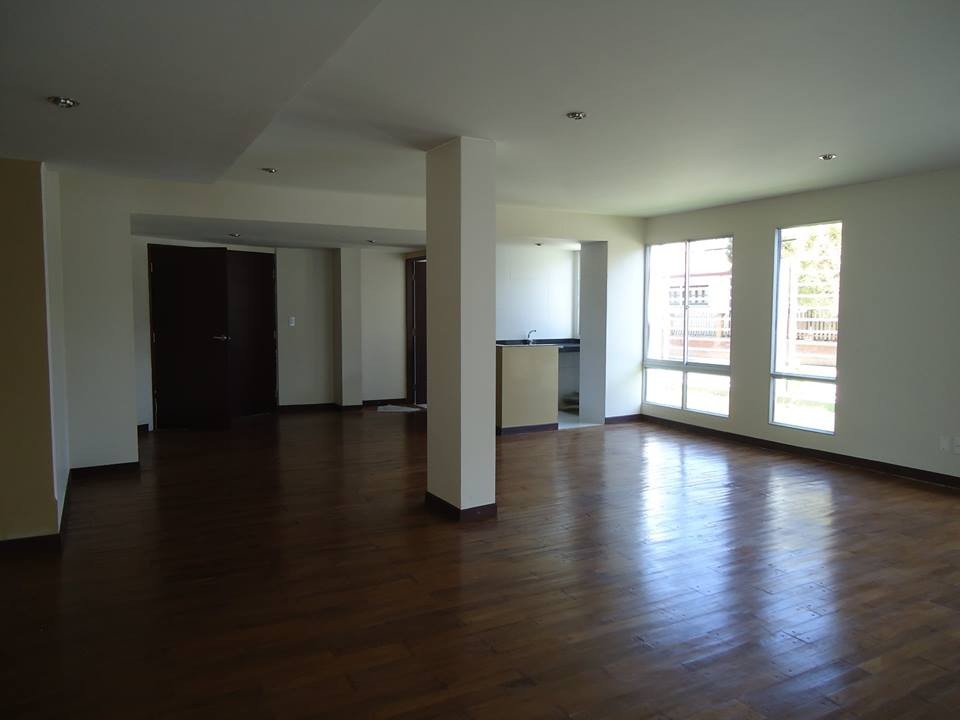 Departamento en AlquilerAchumani, calle F, Sector Asilo. Edificio Residencial 3 dormitorios 4 baños 1 parqueos Foto 11