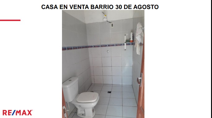 Casa en VentaAv. Moscu Barrio 30 de Agosto 6to anillo  6 dormitorios 2 baños 3 parqueos Foto 11