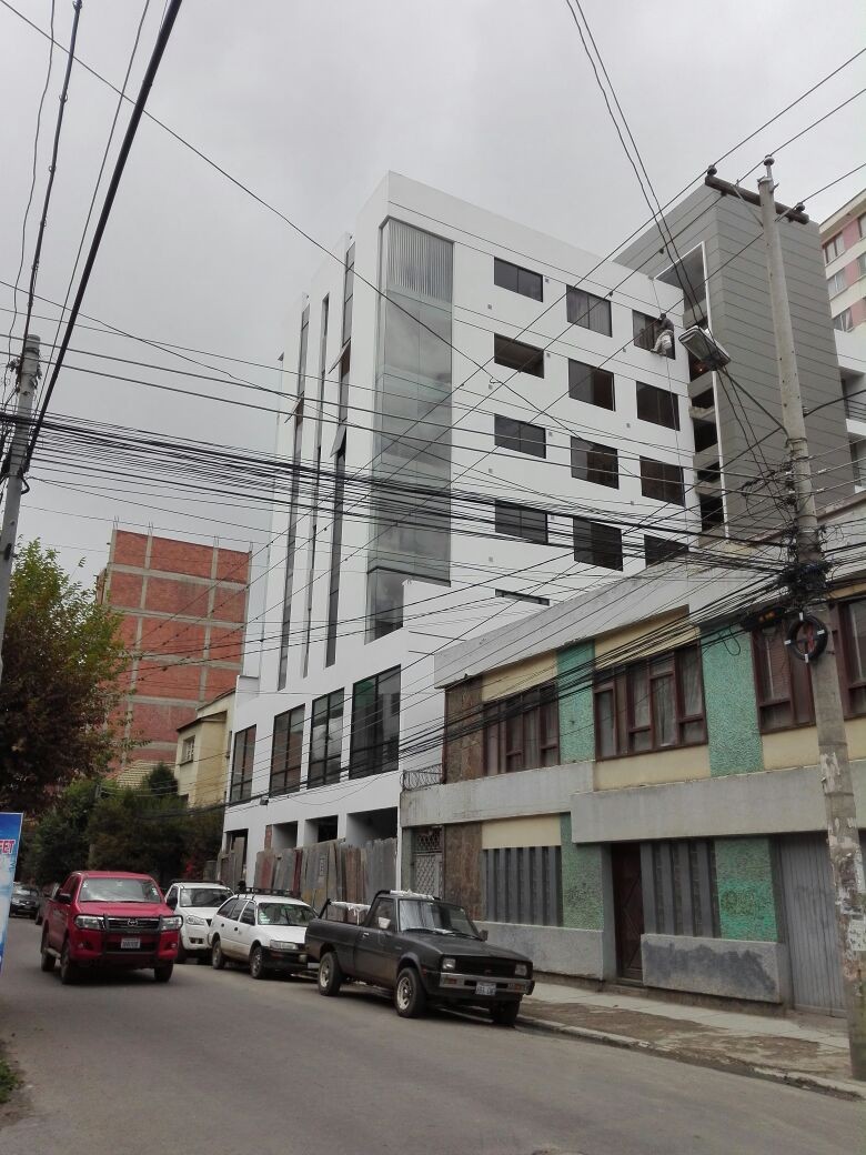 Oficina Miraflores Calle casimiro corrales, entre calle pinilla y plaza Uyuni, edificio casso  #1237 Foto 3