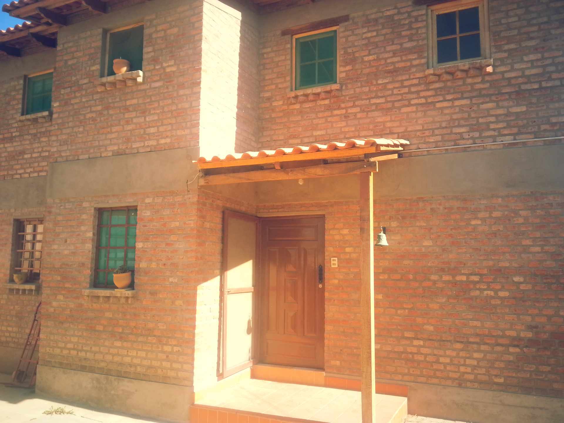 Casa en Sacaba en Cochabamba 3 dormitorios 3 baños 2 parqueos Foto 2
