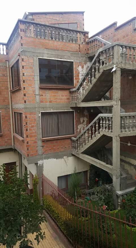 Casa en Miraflores en La Paz 9 dormitorios 6 baños 2 parqueos Foto 14