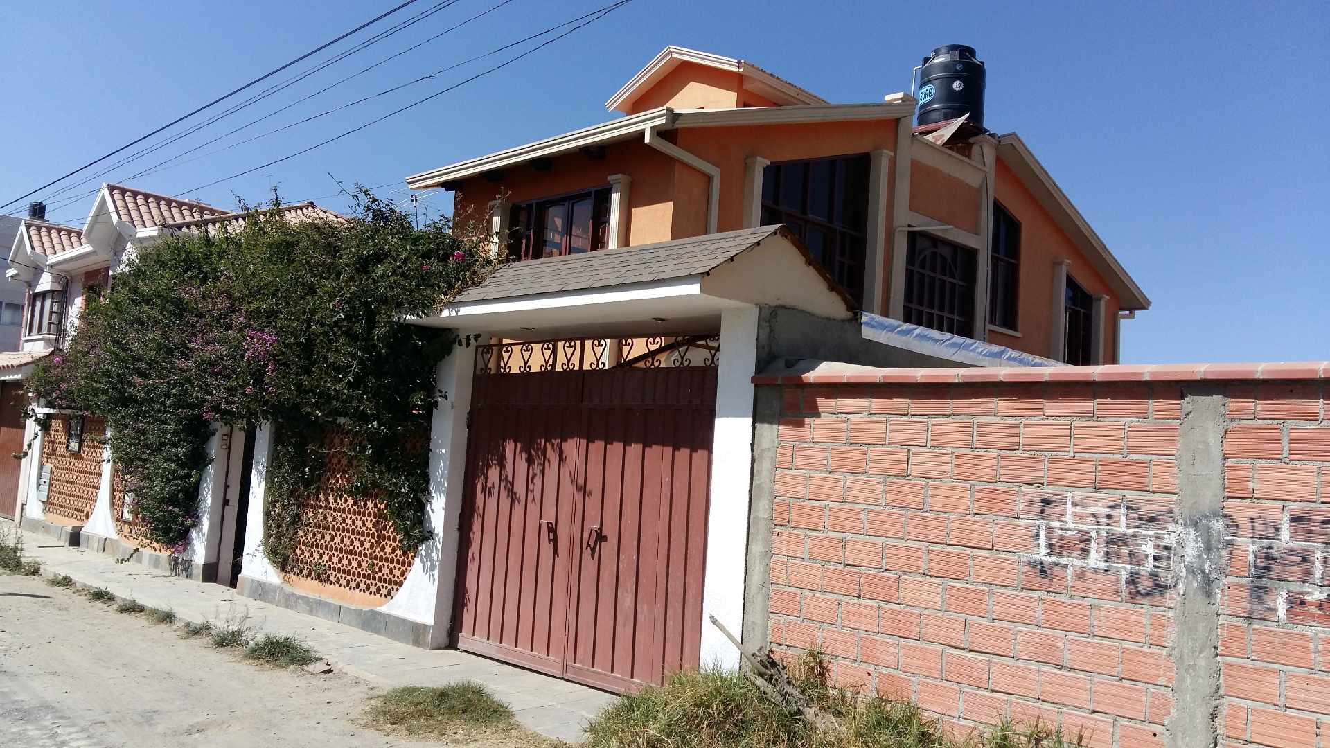 Casa en Alto Irpavi en La Paz 4 dormitorios 2 baños 2 parqueos Foto 1