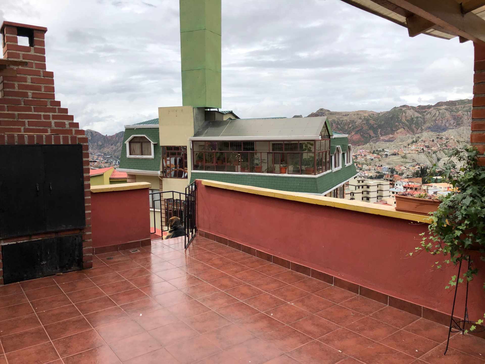 Casa en Alto Obrajes en La Paz 5 dormitorios 3 baños 1 parqueos Foto 1