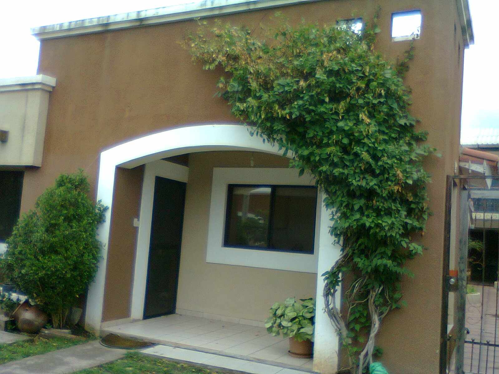 Casa en Pampa de la isla en Santa Cruz de la Sierra 4 dormitorios 3 baños 2 parqueos Foto 1