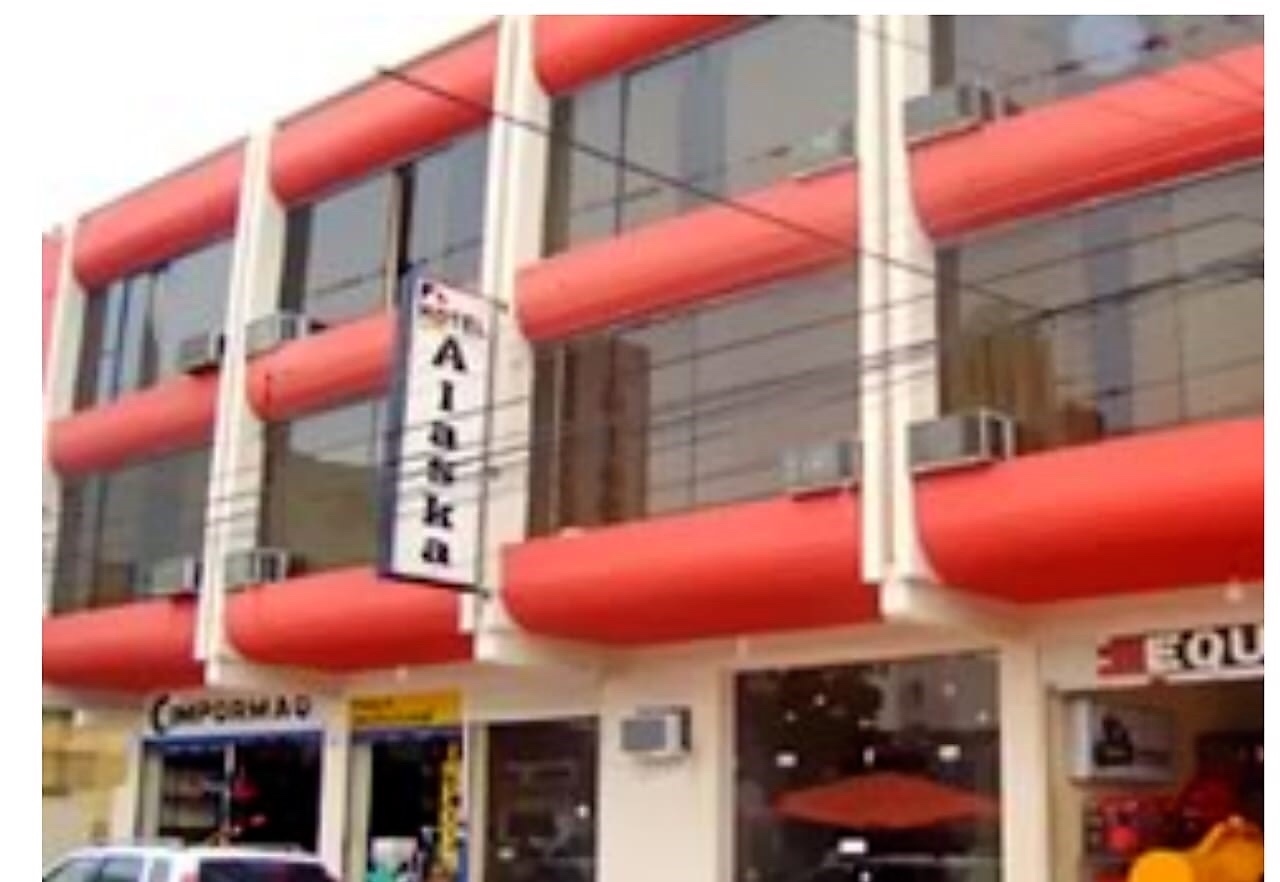 Edificio en VentaEN VENTA Hotel con ALTO FLUJO de huéspedes Calle Florida a 1/2 cuadra de la Av. Cañoto  62 dormitorios 70 baños 30 parqueos Foto 12