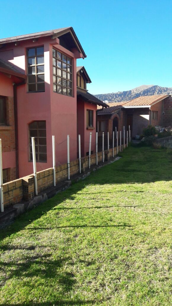Casa en Los Pinos en La Paz 8 dormitorios 8 baños 5 parqueos Foto 2