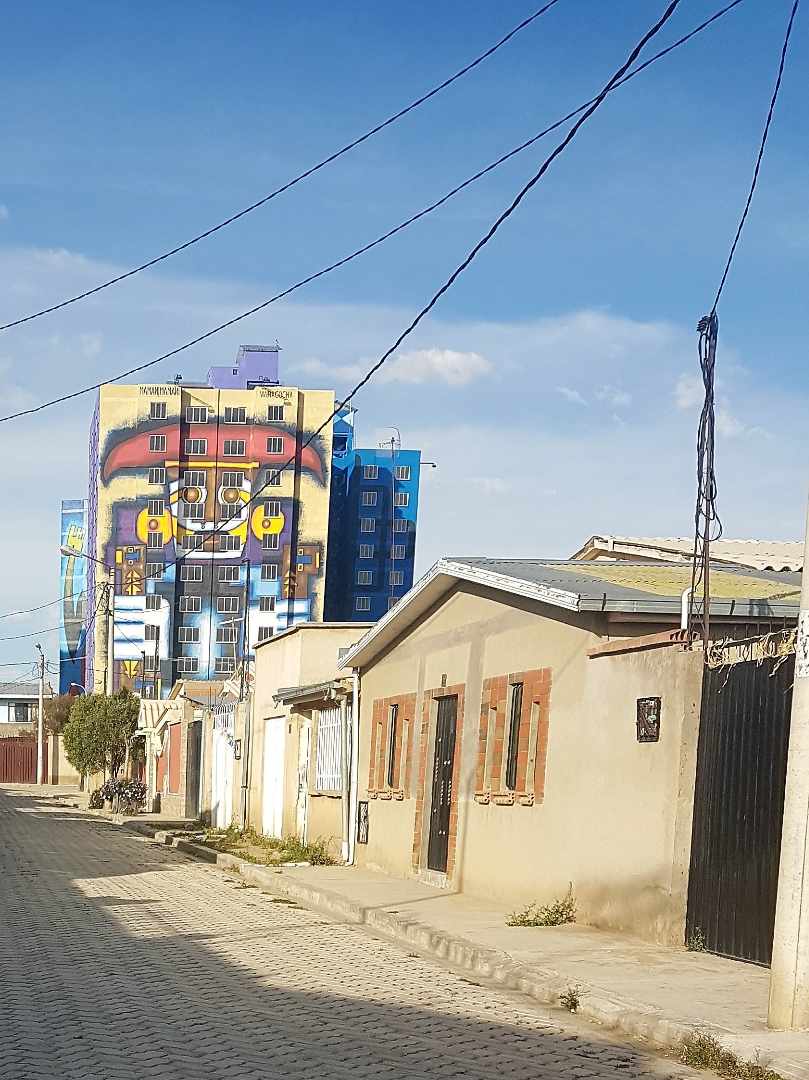 Casa DE OCASION!! Casa en venta en Urb. Mercedario El Alto a una cuadra de la avenida. Foto 2