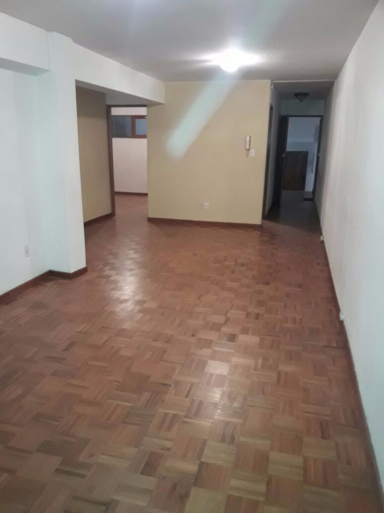Departamento en VentaCalle 10 de Obrajes. Edificio Aries. Piso 2 2 dormitorios 1 baños  Foto 3
