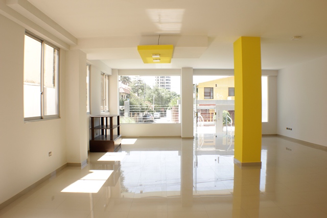 Local comercial en VentaCalle Alcibiades Guzmán casi Av. Santa Cruz Foto 7