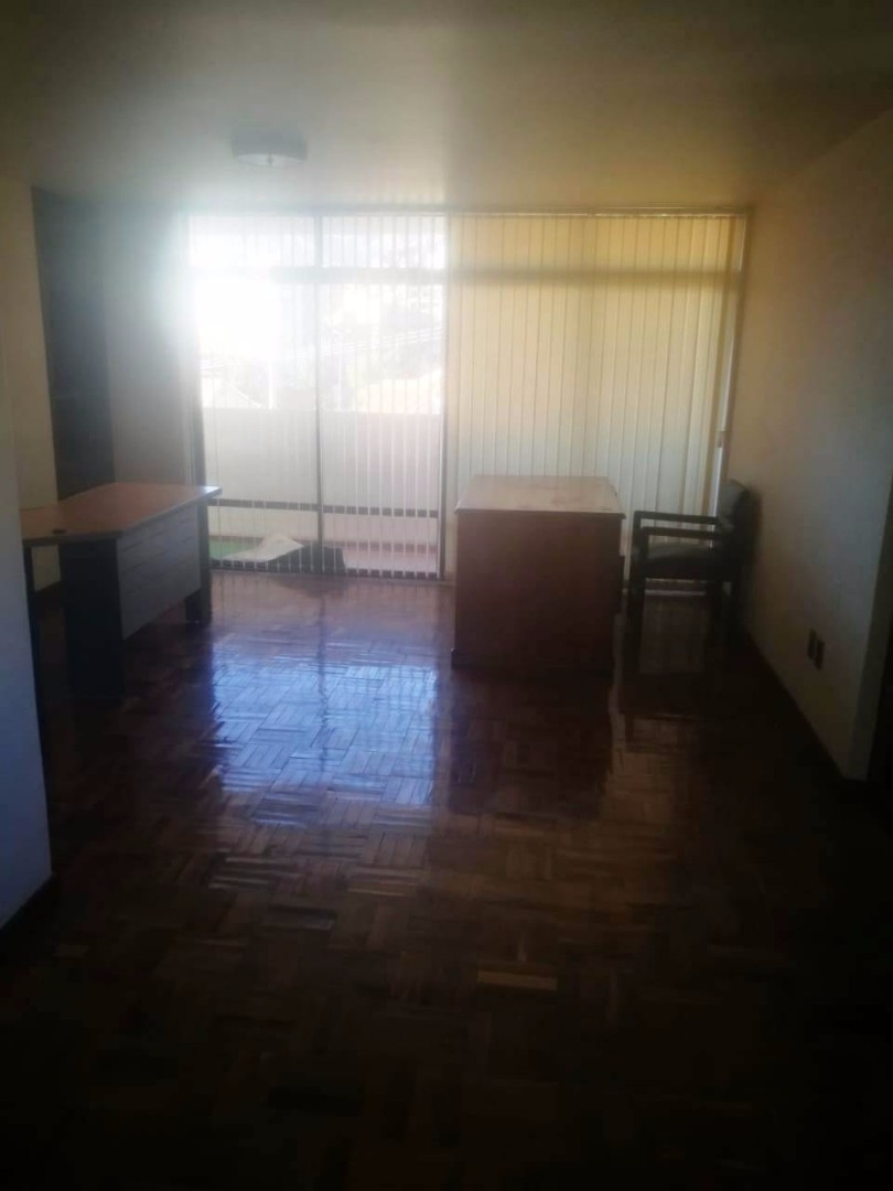Oficina en Auquisamaña en La Paz 5 dormitorios 2 baños  Foto 1