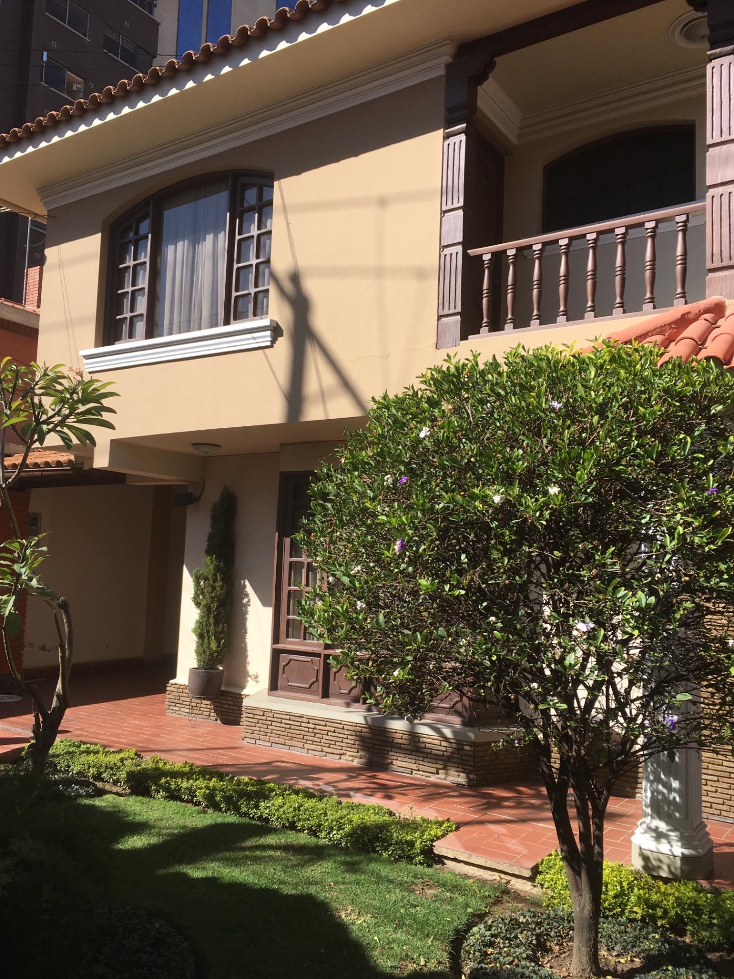 Casa en VentaAv. Villarroel y aniceto padilla 6 dormitorios 5 baños 3 parqueos Foto 3