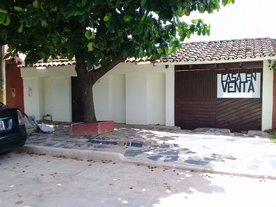 Casa en VentaAv. San Martín de Porres (Doble Vía La Guardia a 1 cuadra del 5to anillo) - Barrio California 4 dormitorios 3 baños 2 parqueos Foto 1