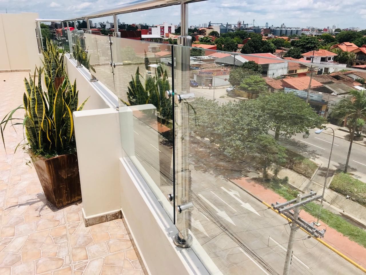 Edificio 3er anillo 3 pasos al frente Foto 9