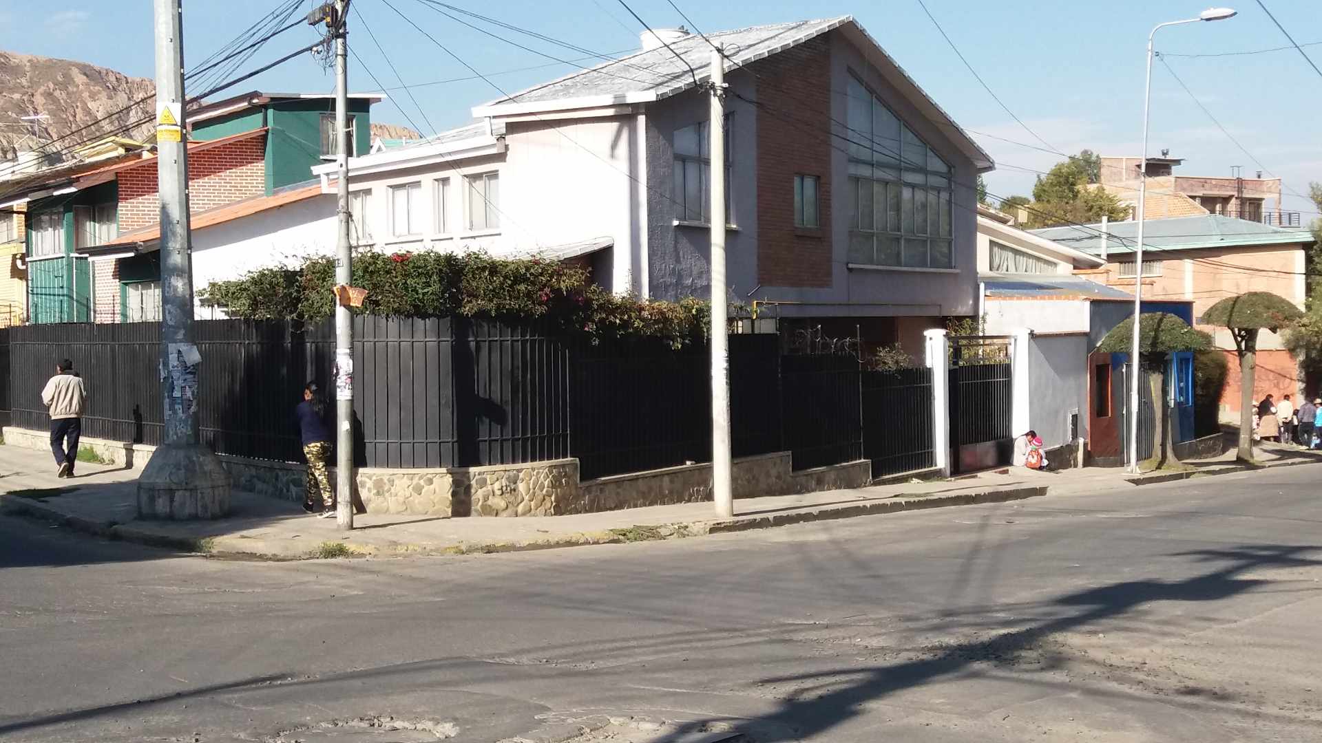 Casa en AlquilerCota Cota calle 30 esquina Luis Espinal No 19 Foto 5