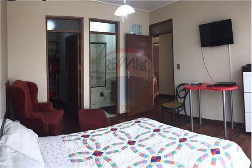 Departamento en Cala Cala en Cochabamba 9 dormitorios 2 baños 1 parqueos Foto 10