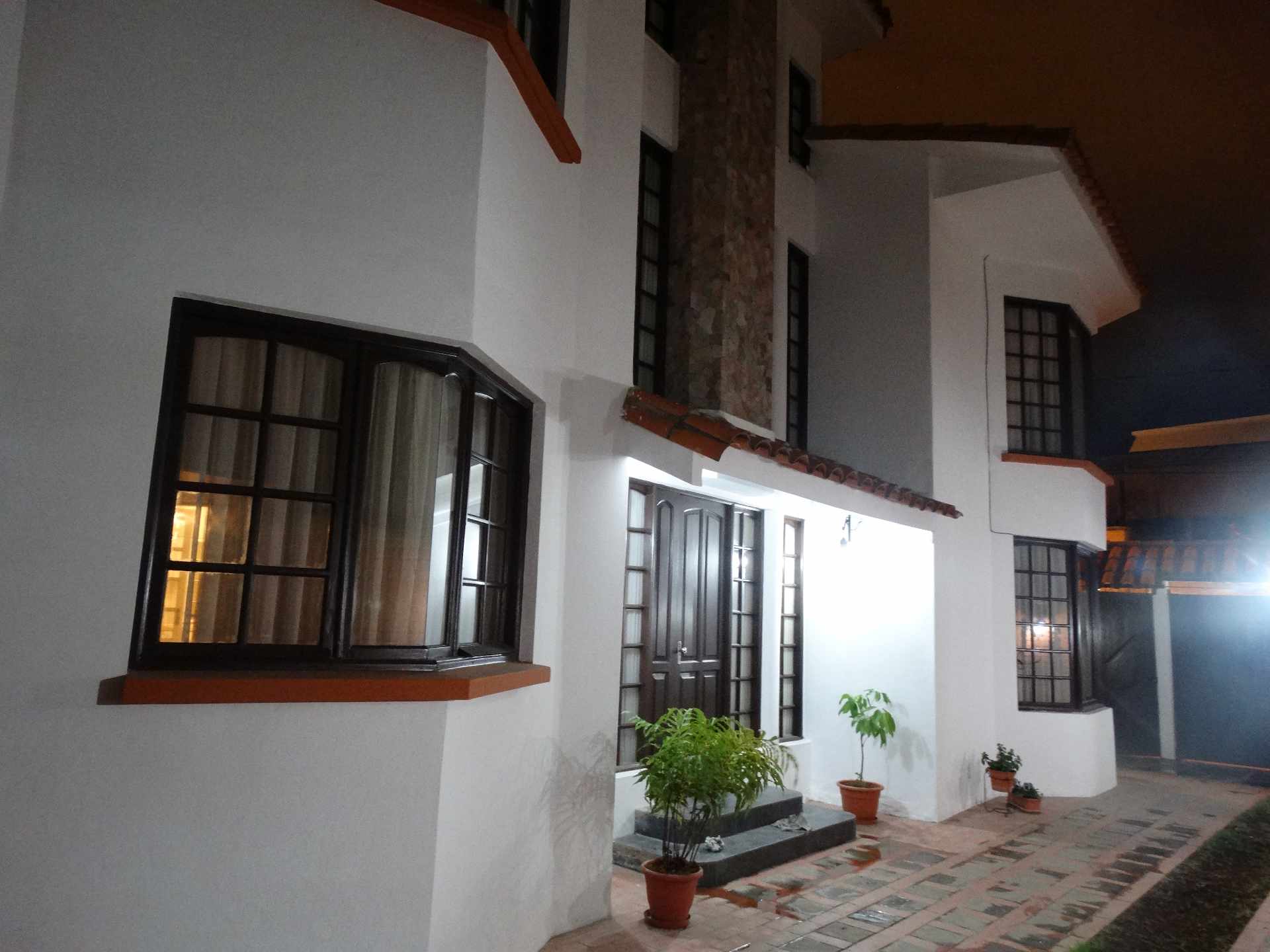 Casa en Sucre en Sucre 5 dormitorios 5 baños 3 parqueos Foto 16