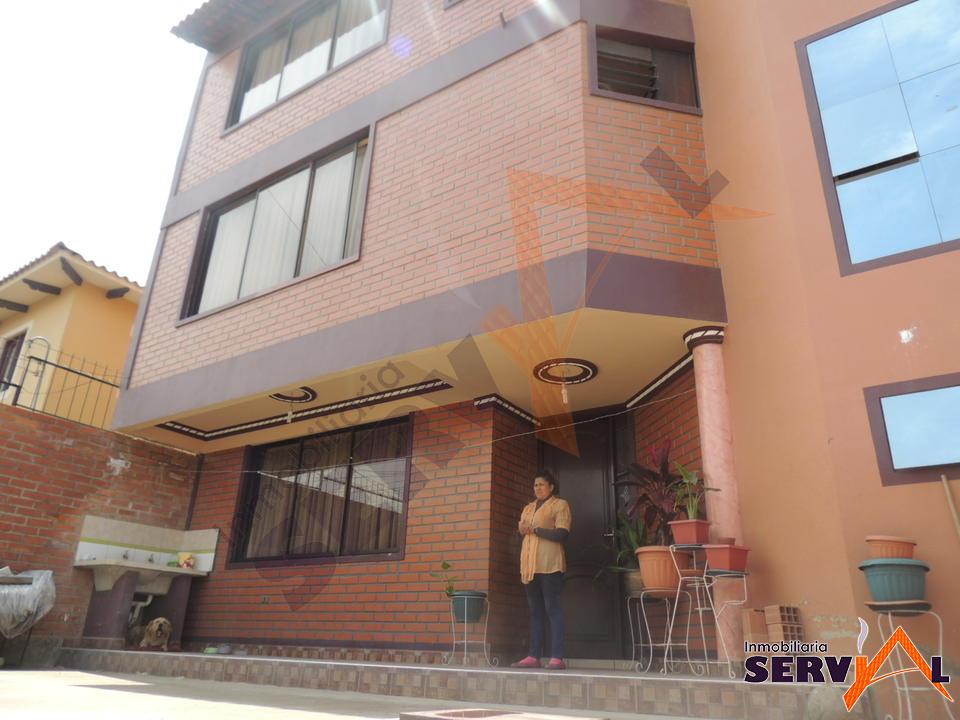 Casa en Mayorazgo en Cochabamba 4 dormitorios 4 baños 3 parqueos Foto 2