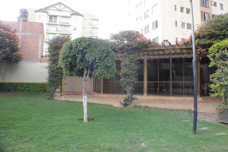 Departamento en Sarco en Cochabamba 3 dormitorios 3 baños  Foto 3