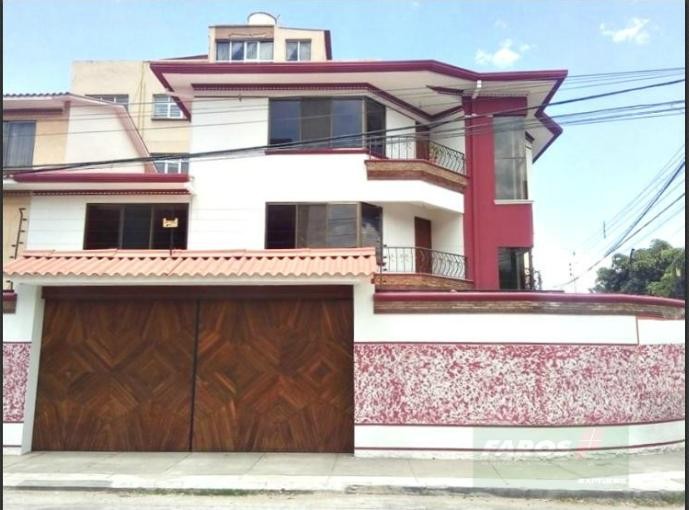 Casa en VentaCochabamba Casa en Venta Proximo a Avenida America, Propiedad potencial para Negocio o vivienda. 4 dormitorios 3 baños 4 parqueos Foto 1