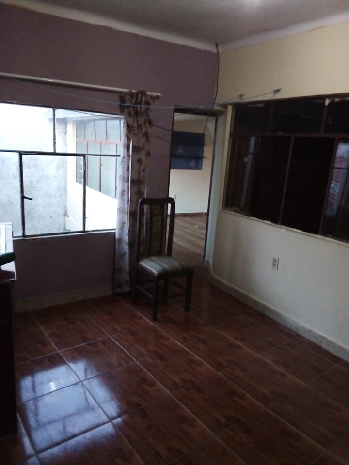 Casa en VentaCalle La Paz 5 dormitorios 2 baños  Foto 2