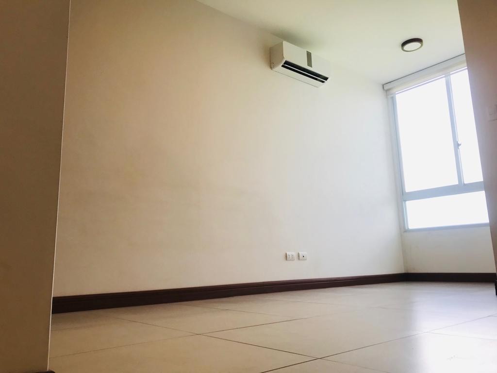 Departamento en AlquilerCONDOMINIO TORRES SOLARIS - entre Av. Roca y Coronado y Av. Pirai 3 dormitorios 2 baños 1 parqueos Foto 5