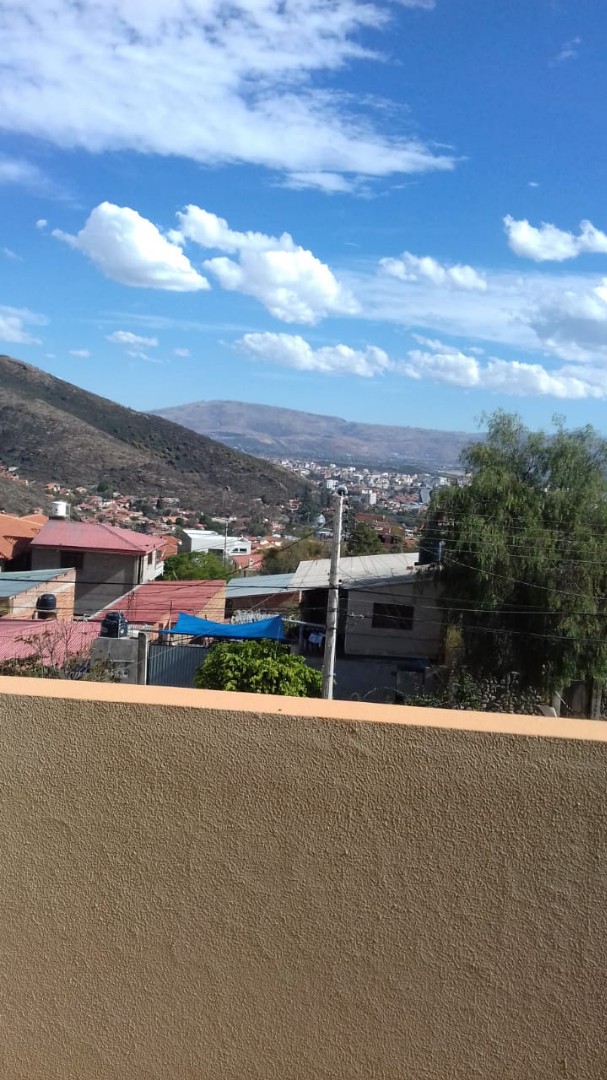 Casa en Mesadilla en Cochabamba 6 dormitorios 3 baños 4 parqueos Foto 4