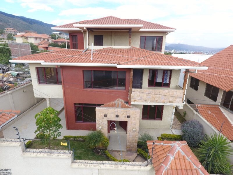 Casa en Villa Taquiña en Cochabamba 5 dormitorios 5 baños 3 parqueos Foto 1