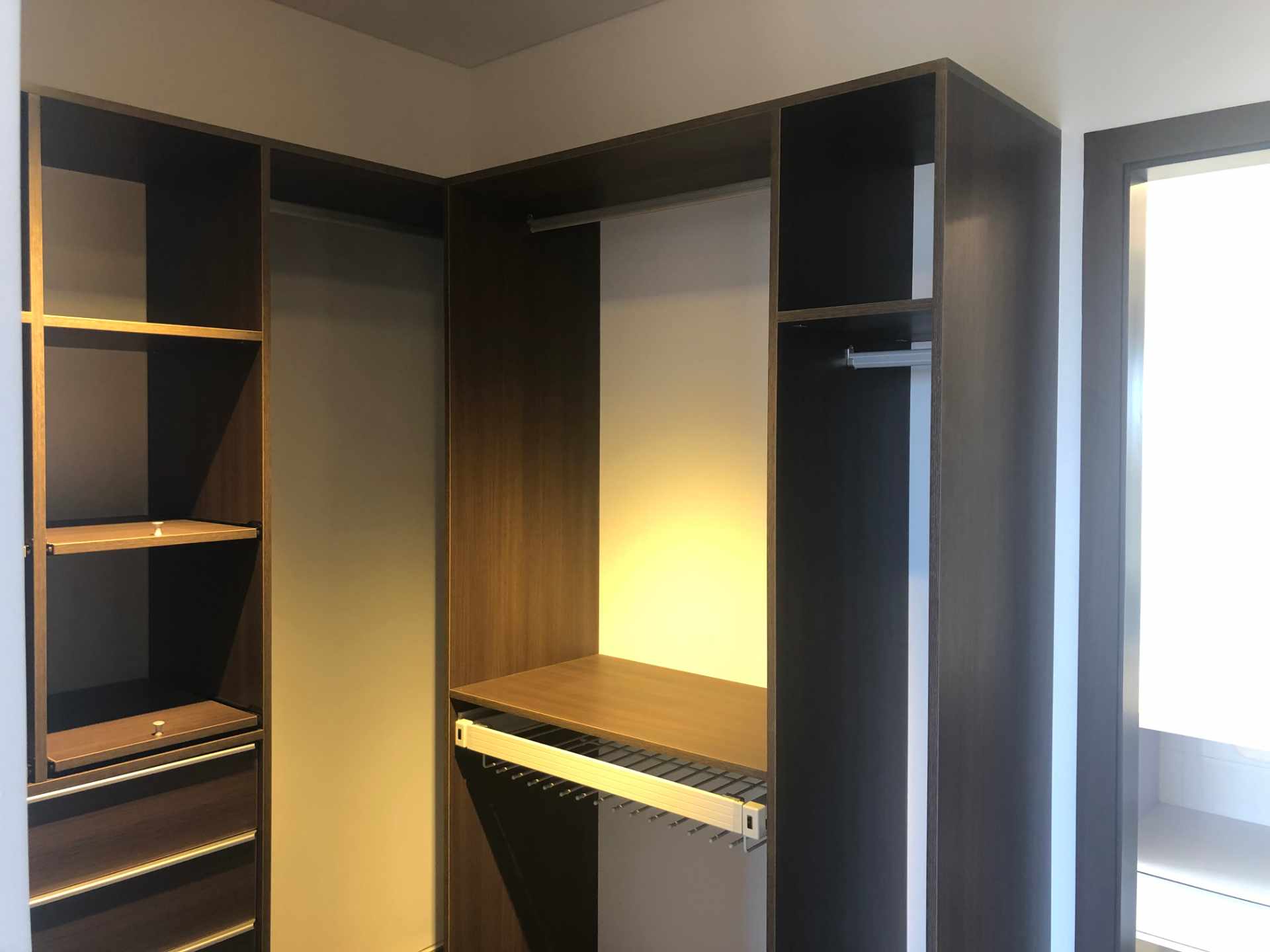 Departamento Condominio Condado 4 [Equipetrol, a lado del Colegio Alemán], Departamento a estrenar de lujo en alquiler de 2 suites + 1 parqueo techado. [1000$us., expensas incluidas] Foto 12