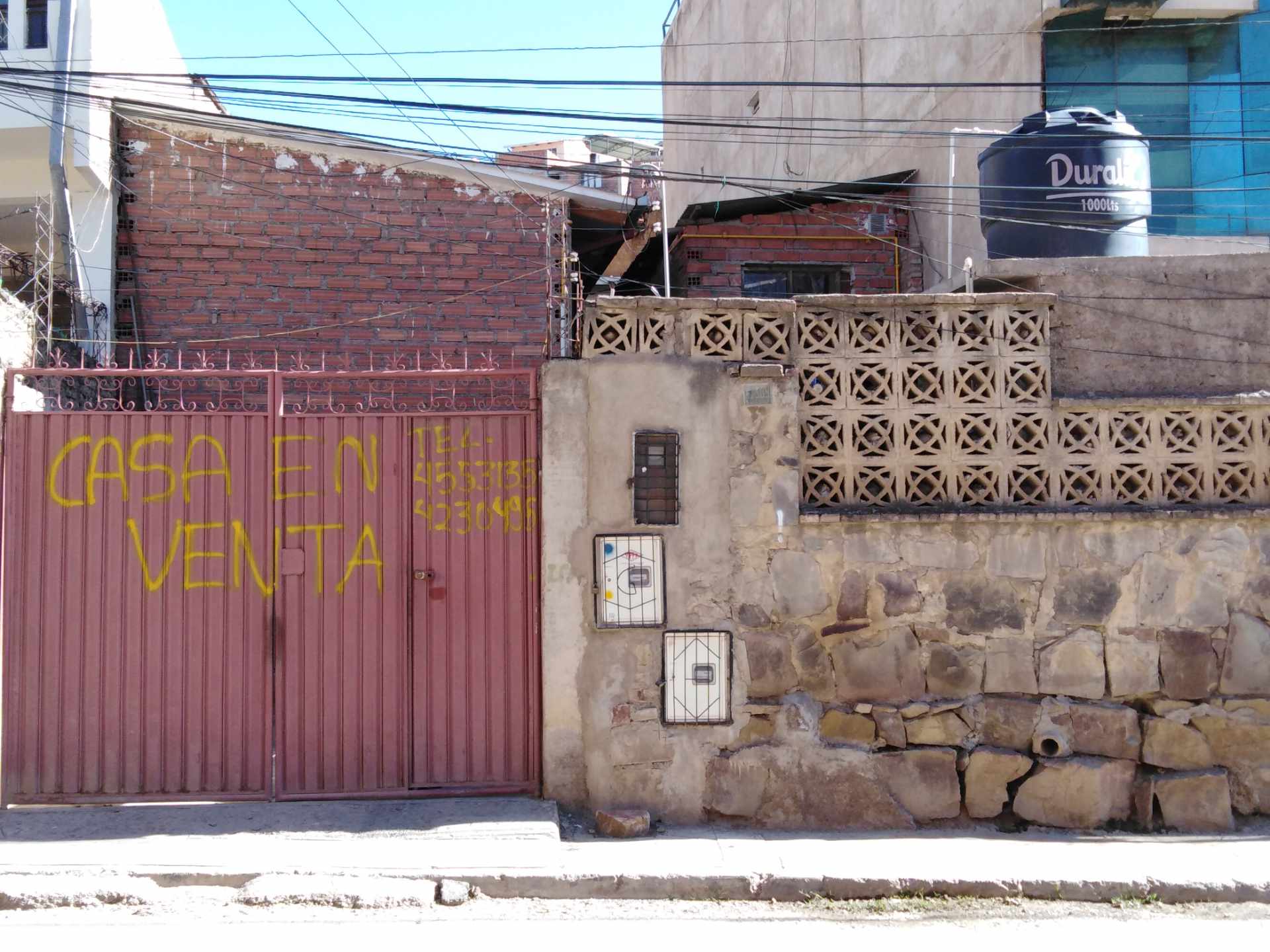 Casa en VentaCalle Ñuflo de Chavez entre Av. 6 de Agosto y calle General Loza Foto 2