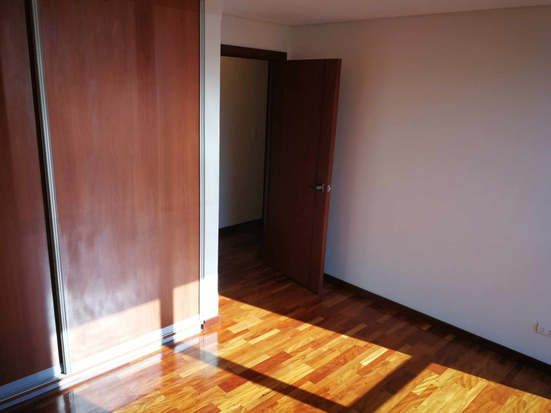 Departamento en VentaEDIFICIO MARIO MERCADO CALLE 17 DE OBRAJES Foto 5