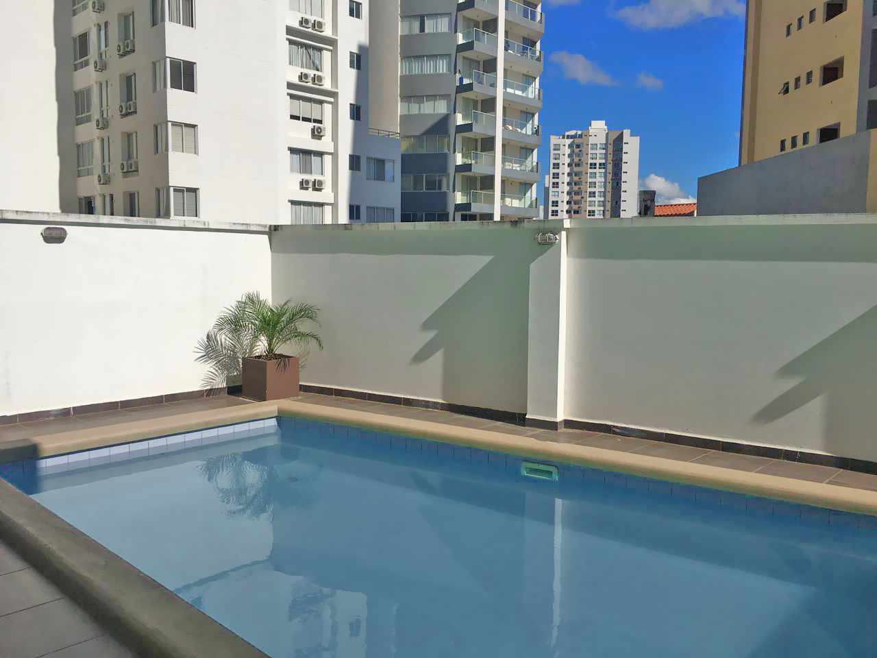 Departamento en AlquilerTorre Milan a media cuadra de la Av. Irala Foto 4