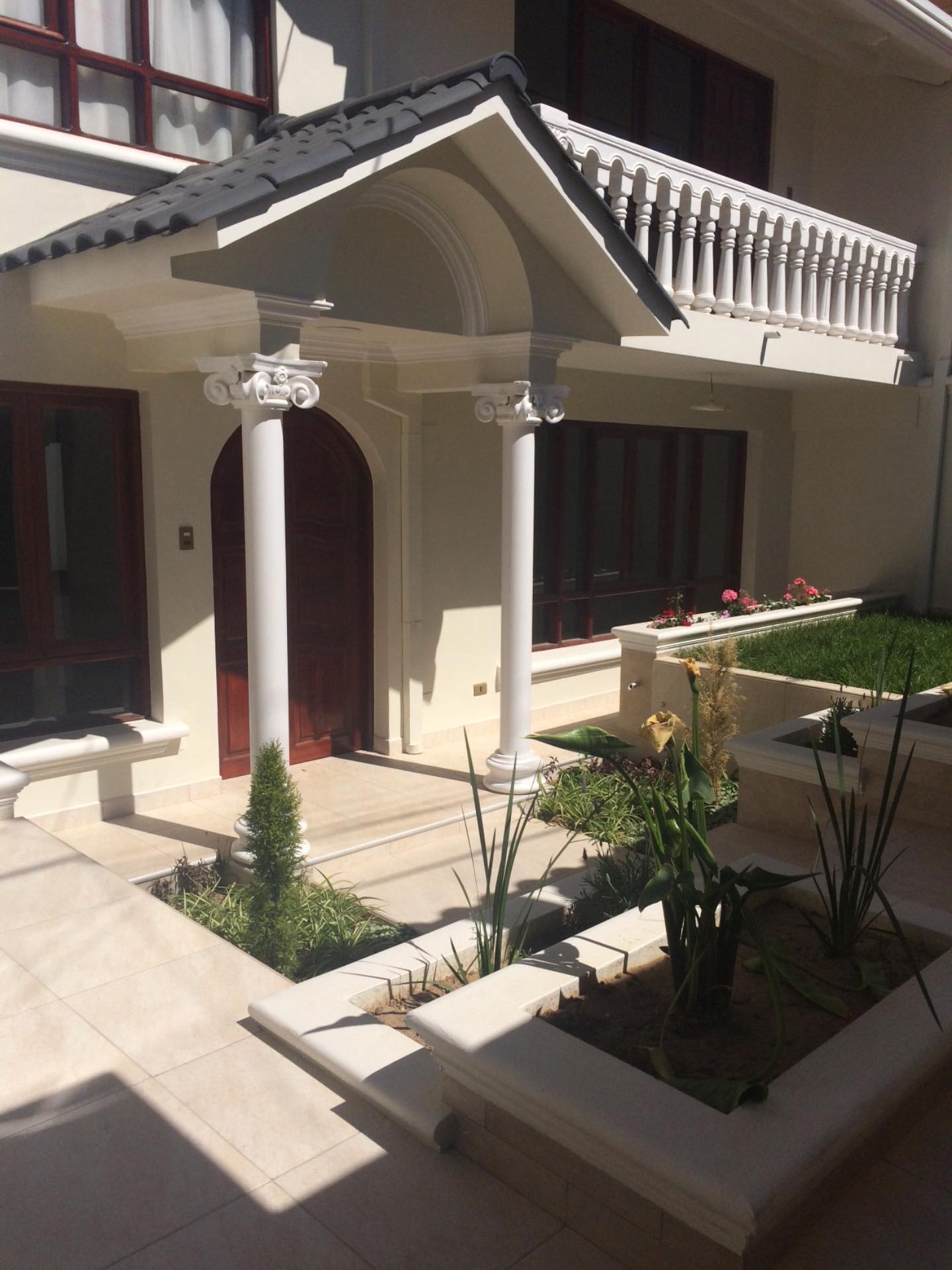 Casa en AnticréticoCalle kiswara 4 dormitorios 4 baños 2 parqueos Foto 1