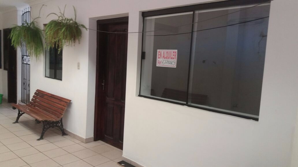 Oficina en AlquilerOficina en excelente lugar para su empresa sobre la Calle Ballivian. 1 dormitorios 1 baños  Foto 4