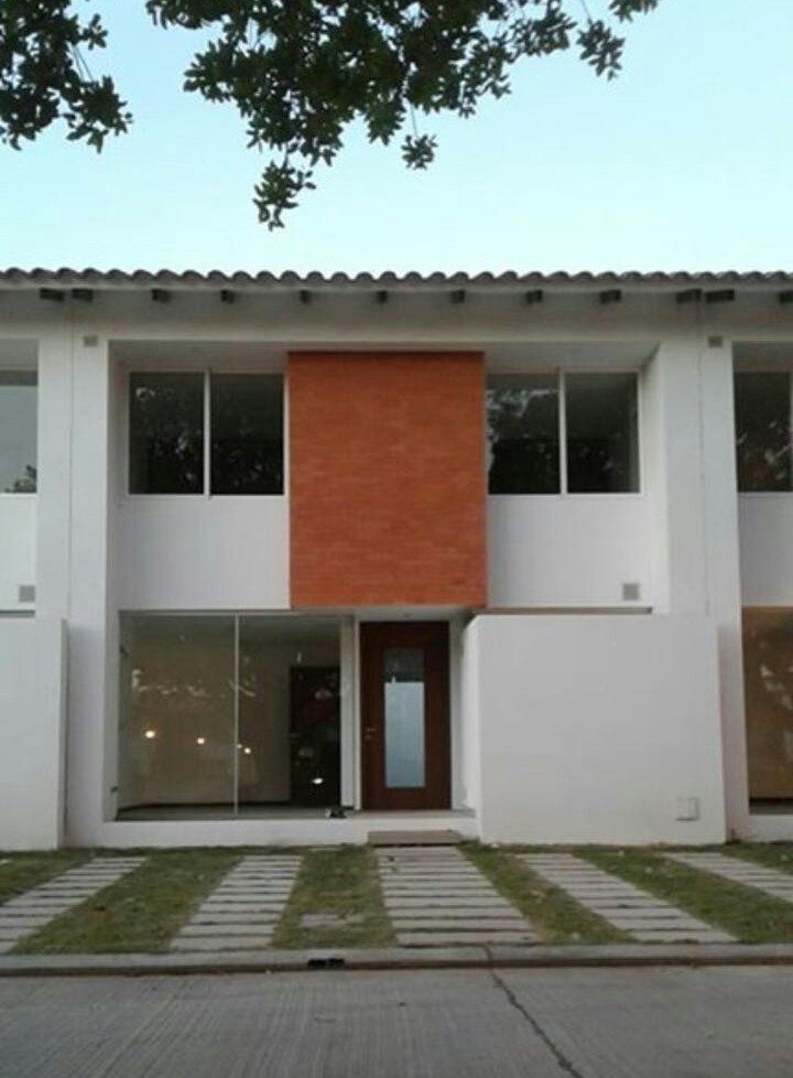 Casa en VentaCONDOMINIO COSTA DORADA
4to anillo, entre Av. Banzer y Radial 27. Calle San Pedro y Hebreos. Foto 1