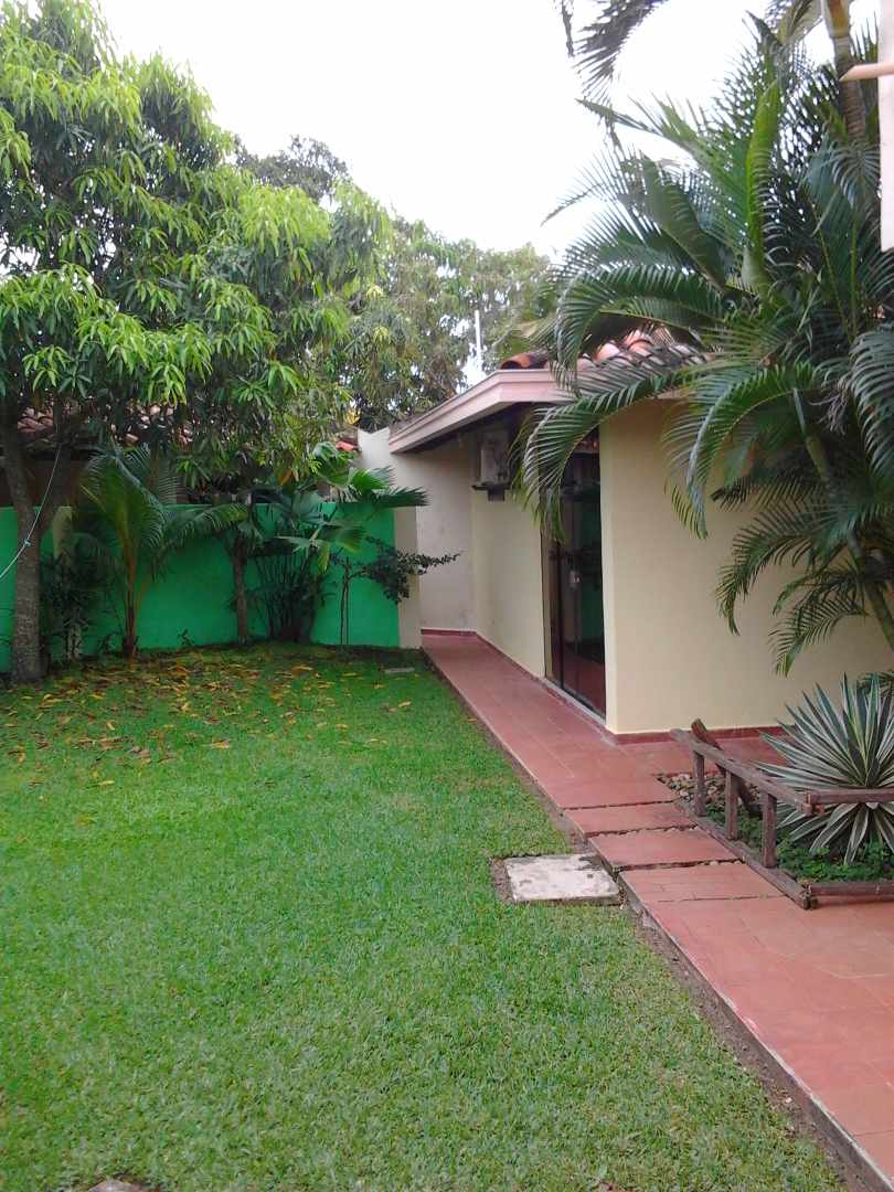 Casa Se vende un elegante inmueble de dos plantas, en Trinidad-Beni  Foto 4
